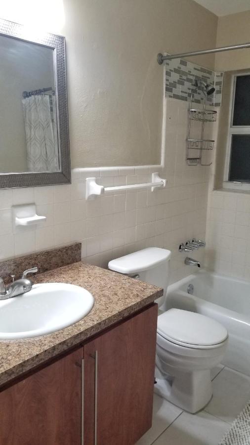 Glam 2 Bedroom Apartment Close To Nsu In Cooper City 외부 사진