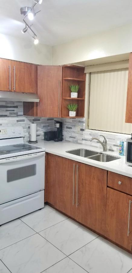Glam 2 Bedroom Apartment Close To Nsu In Cooper City 외부 사진